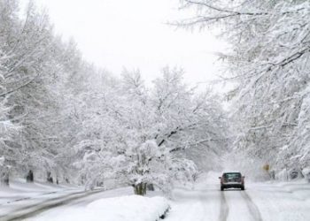 تساقطات ثلجية وأمطار قوية أحيانا عاصفية بعدد من أقاليم المملكة