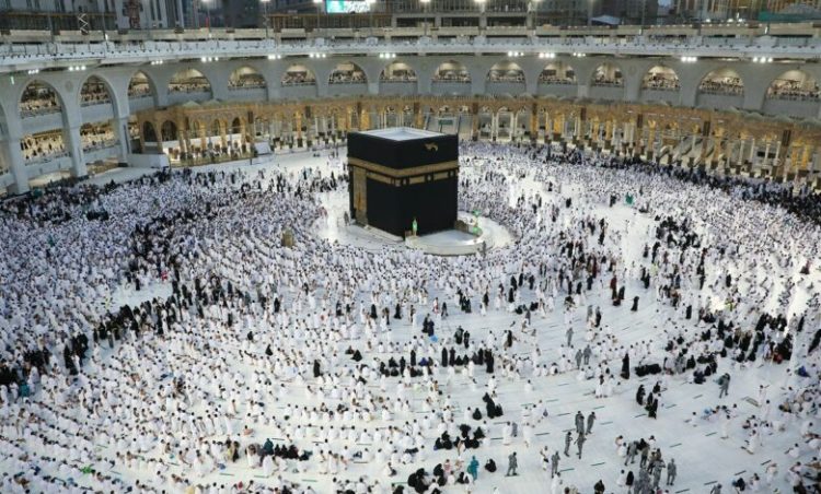 السعودية تقرر رفع عدد الحجاج هذا العام