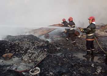 الدار البيضاء.. عناصر الوقاية المدنية تتمكن من السيطرة على حريق في النفايات البلاستيكية
