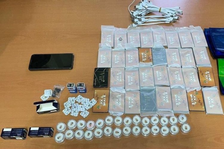 طنجة .. توقيف ثلاثة أشخاص يروجون لأجهزة الغش في الإمتحانات الدراسية