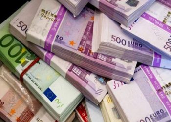 حجز كمية كبيرة من العملات الأجنبية لدى مواطن مغربي قادم من إيطاليا