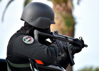 سلا..شرطي يشهر سلاحه الوظيفي لتوقيف جانح