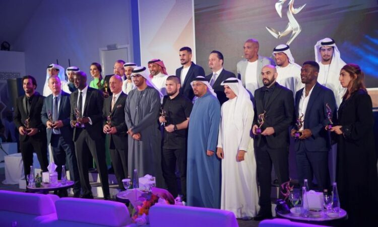 الركراكي أفضل مدرب والجامعة أحسن اتحاد عربي لكرة القدم