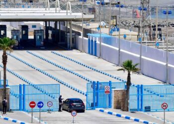 باب سبتة..حجز 40 كلغ من مخدر الشيرا وإحباط تهريب مبالغ مالية مهمة