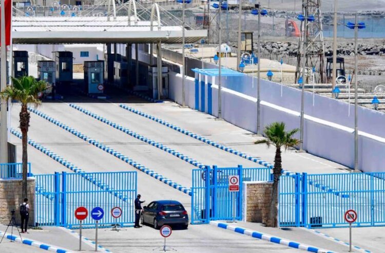 باب سبتة..حجز 40 كلغ من مخدر الشيرا وإحباط تهريب مبالغ مالية مهمة