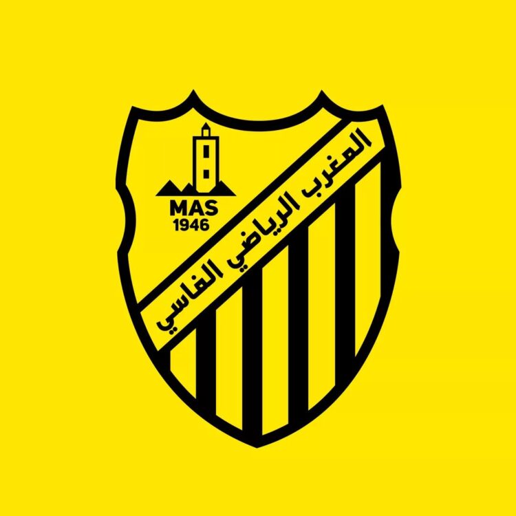 المغرب الفاسي يندد بالأخطاء التحكيمية في مقابلة الفتح