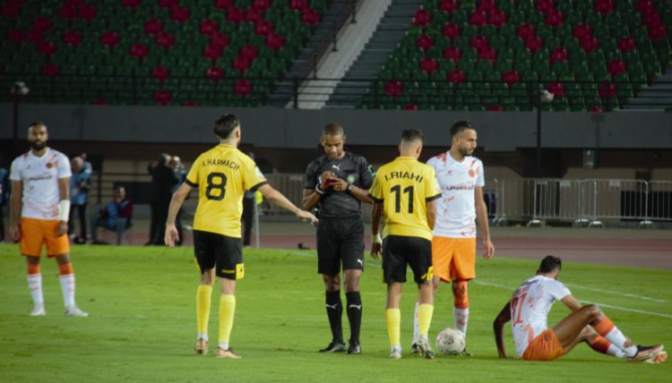 الماص يتعادل مع نهضة بركان في قمة الدورة السابعة من الدوري الاحترافي لكرة القدم