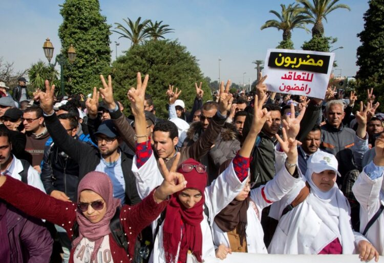 وزارة التربية الوطنية تدعو إلى تفعيل الاقتطاع من أجور الأساتذة المضربين عن العمل