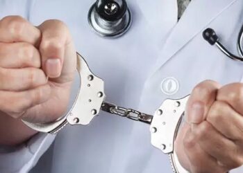 الدار البيضاء..توقيف طبيب ومستخدمة صيدلانية يشتبه تورطهما في تقديم وصفات طبية وهمية