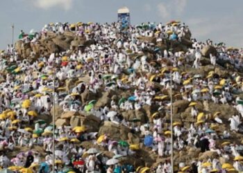 أكثر من مليوني حاج يقفون بعرفة لأداء ركن الحج الأعظم
