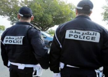 توقيف موظفي شرطة يشتبه تورطهما في قضية تتعلق بالسرقة والارتشاء
