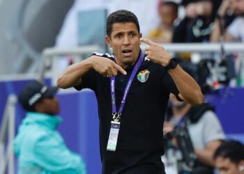 الجيش الملكي يتوصل إلى اتفاق مع الحسين عموتة لفيادة الفريق الأول