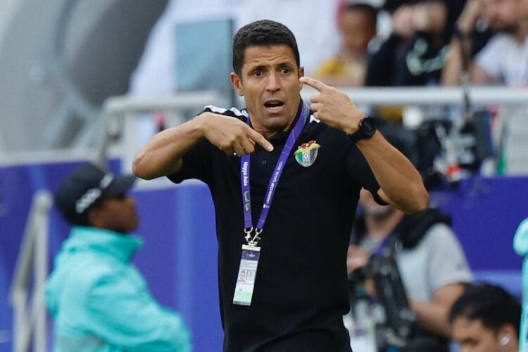 الجيش الملكي يتوصل إلى اتفاق مع الحسين عموتة لفيادة الفريق الأول