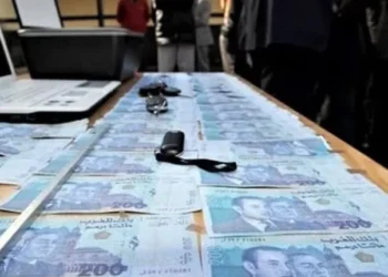 توقيف شخص متورط في تزوير الأوراق المالية وعرضها للتداول