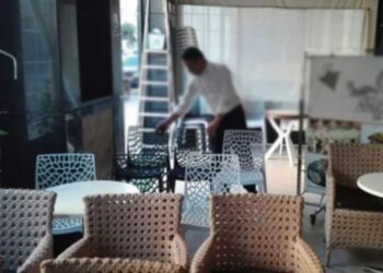 احتجاجًا على ما وصفته بغرامات “تعسفية”..أرباب المقاهي والمطاعم يقررون تنظيم وقفة احتجاجية