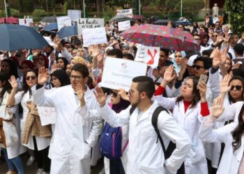 بعد 11 شهراً من الإضراب المفتوح طلبة الطب يعودون إلى مقاعد الدراسة