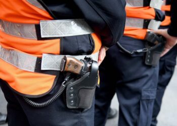 مكناس..مفتش شرطة يضطر لاستخدام سلاحه الوظيفي لتوقيف شخص جانح