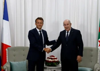 فرنسا تأسف لطرد الجزائر 12 من موظفيها وتتوعد بالرد