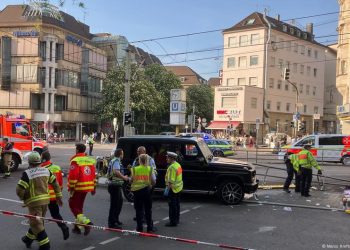 ألمانيا..اصطدام سيارة بحشد في شتوتغارت يخلف عدة إصابات
