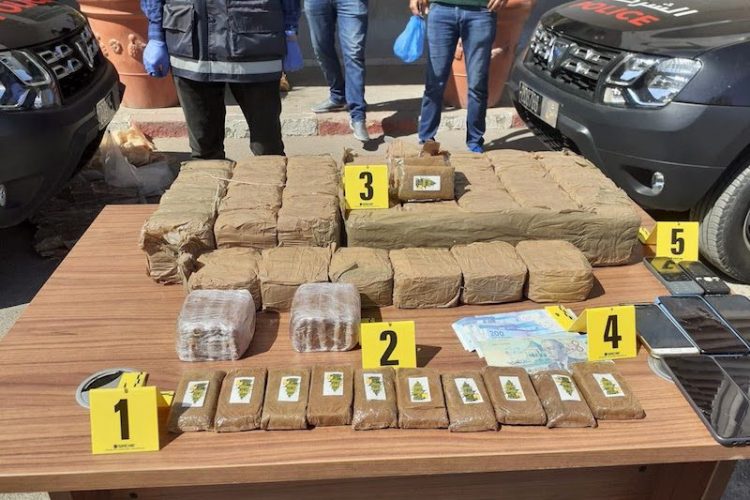 ميناء طنجة المتوسط..إحباط محاولة تهريب 514 كلغ من الكوكايين داخل حاوية فحم