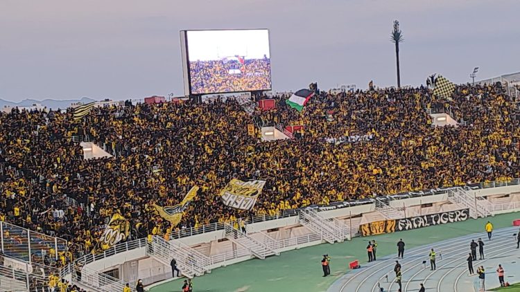 المغرب الفاسي يستقبل الرجاء الرياضي في قمة الدورة 19