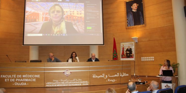 وجدة.. مائدة مستديرة حول تكوين الأطباء بالذكاء الاصطناعي
